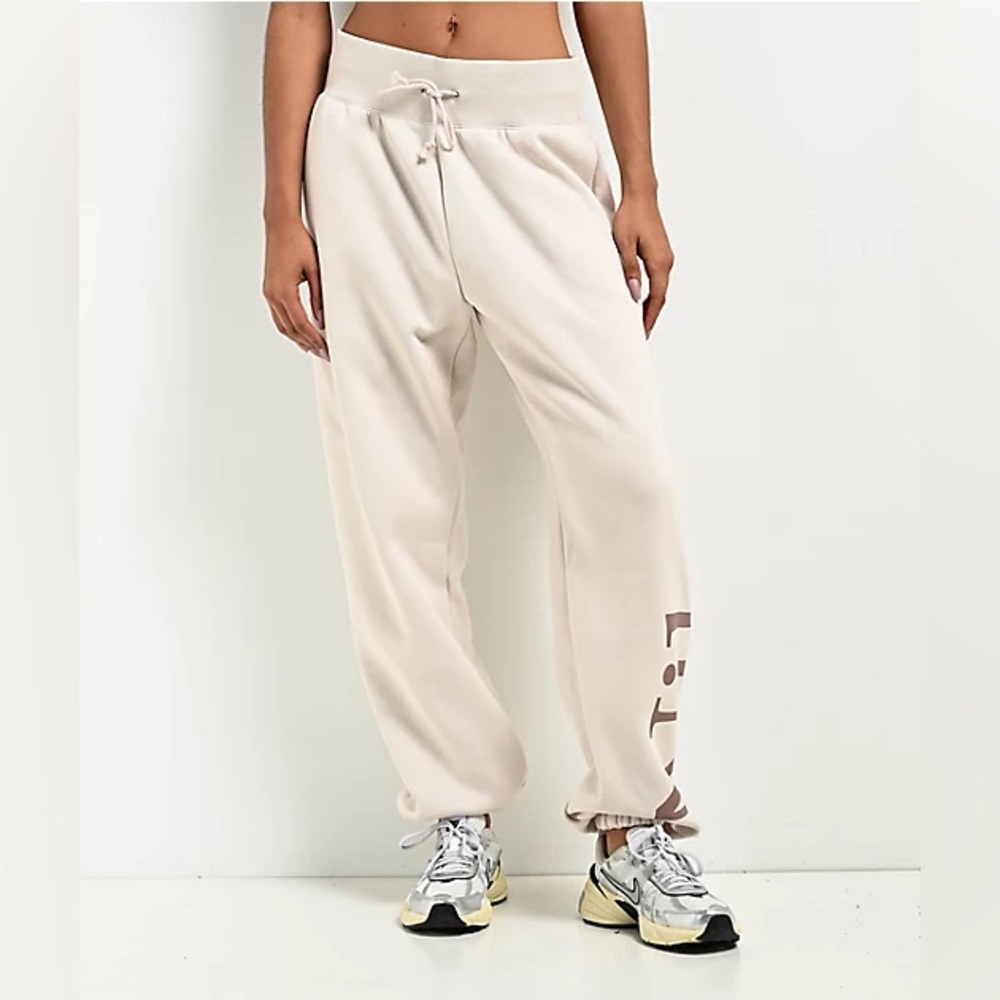 NWOT Nike Sportswear Phoenix Fleece Oversize Logo Light Orewood Brown Sweatpants
